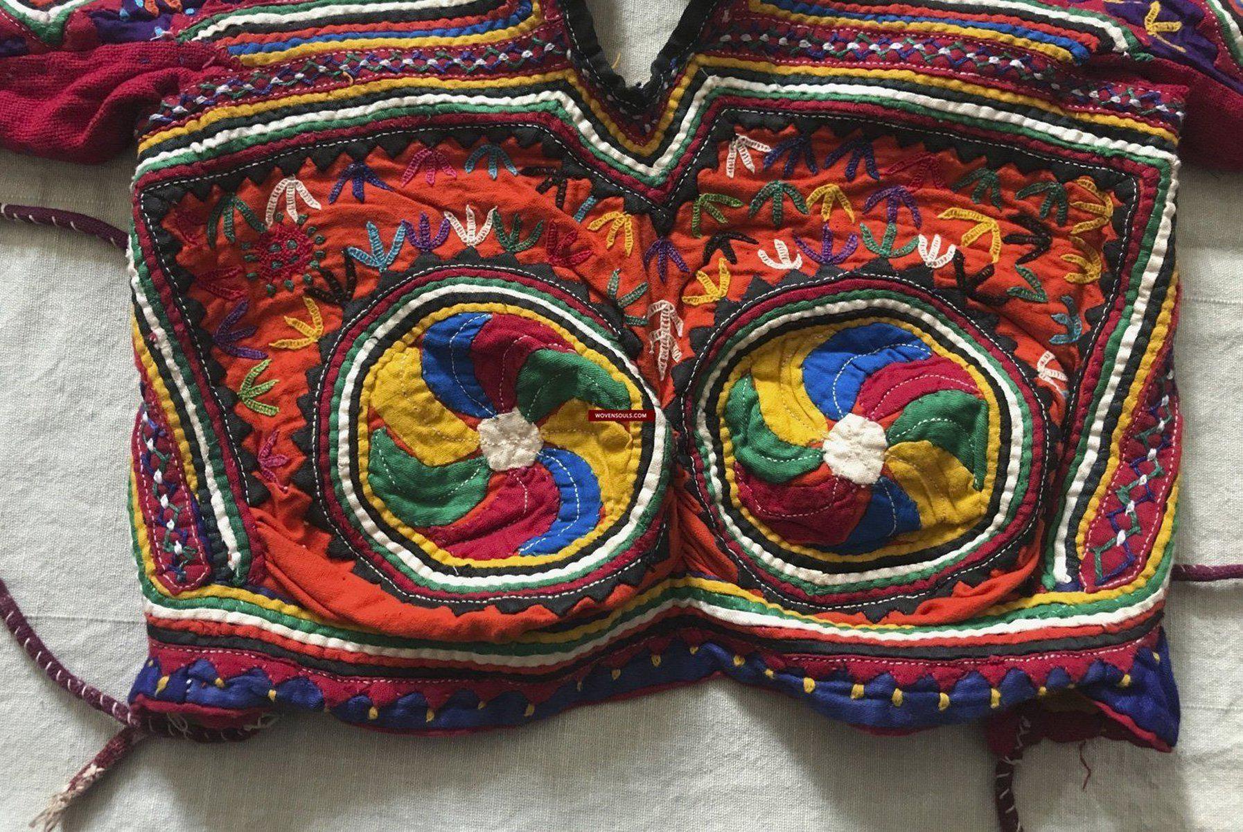 1267 Vintage Choli Blouse with Embroidery-WOVENSOULS-Antique-Vintage-Textiles-Art-Decor
