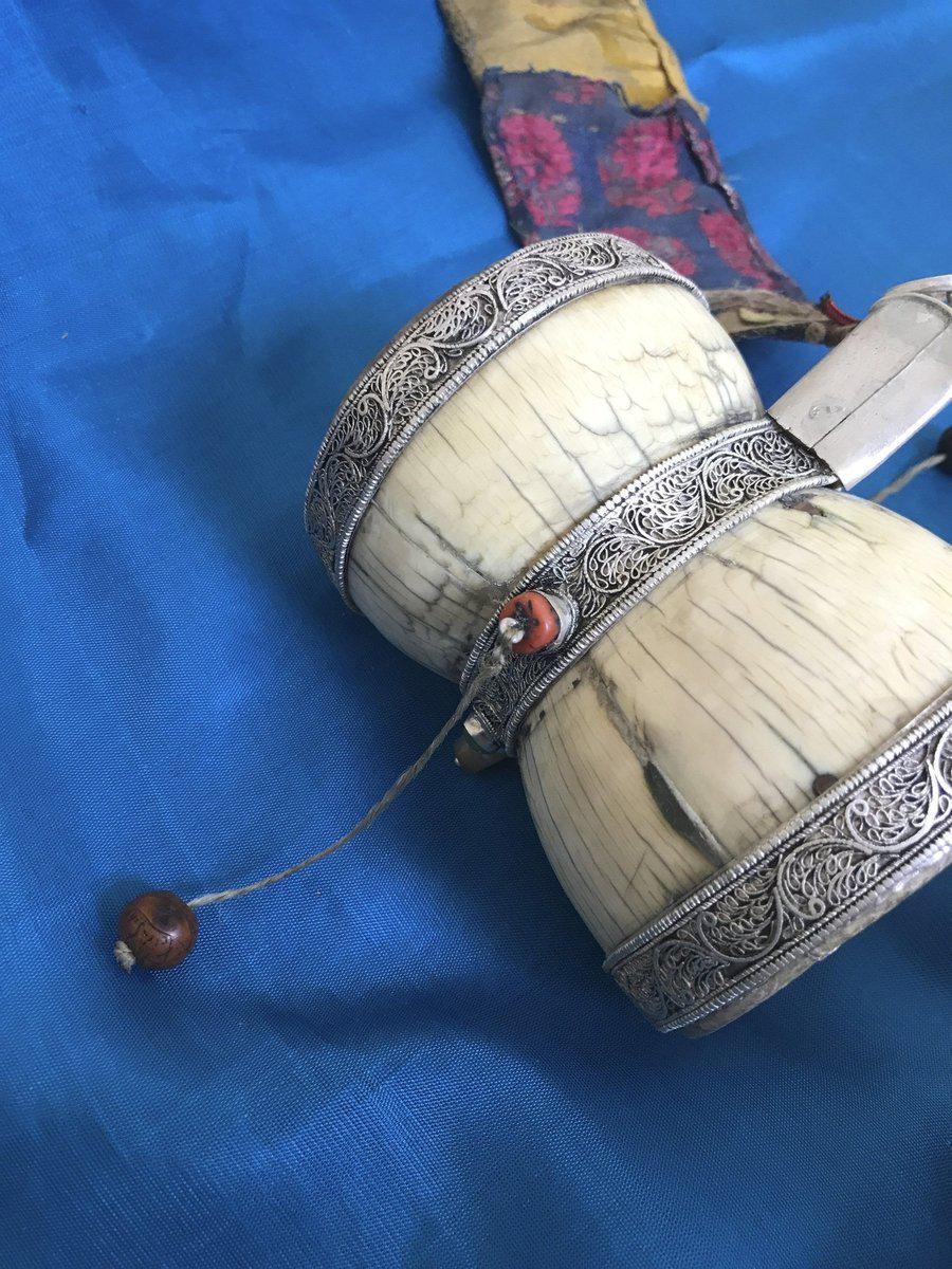 1285 Seltenes antikes tibetisch-buddhistisches Ritualobjekt Damru Drum-WOVENSOULS-Antike-Vintage-Textilien-Kunst-Dekor