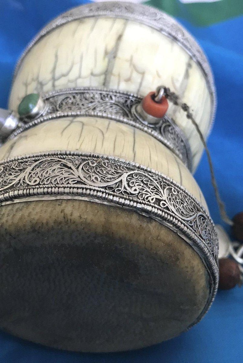 1285 Objet rituel bouddhiste tibétain antique rare Tambour Damru-WOVENSOULS-Antique-Vintage-Textiles-Art-Décor