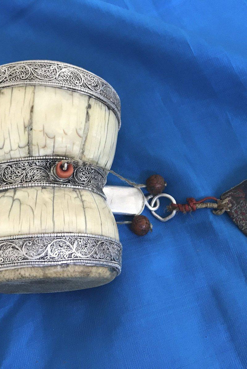 1285 Objet rituel bouddhiste tibétain antique rare Tambour Damru-WOVENSOULS-Antique-Vintage-Textiles-Art-Décor