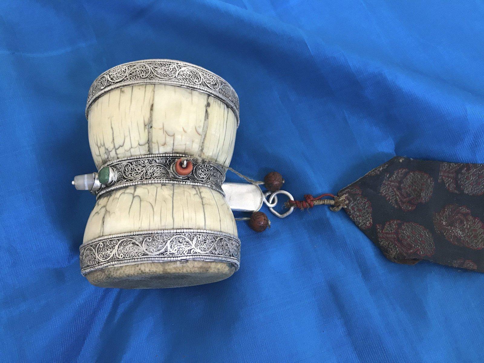 1285 Seltenes antikes tibetisch-buddhistisches Ritualobjekt Damru Drum-WOVENSOULS-Antike-Vintage-Textilien-Kunst-Dekor