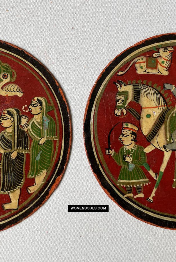 1384-E DEUX grandes cartes à jouer Ganjifa laquées antiques - Premium Face Court Card-WOVENSOULS Textiles anciens et galerie d'art