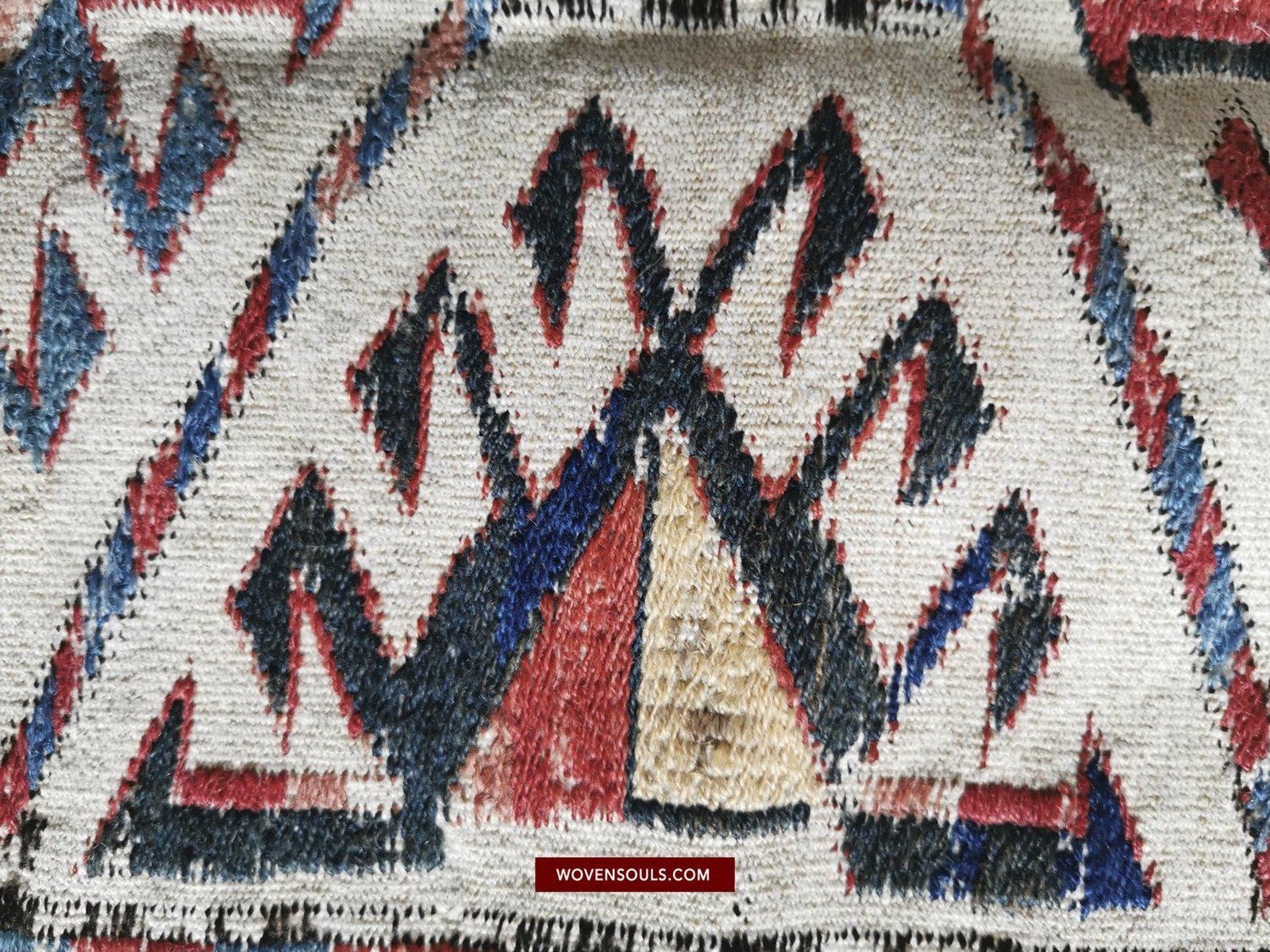 1401 Antiker kaukasischer weißer Feld-Sumach-Sumach-Sumach-Teppich-WOVENSOULS-Antike-Vintage-Textilien-Kunst-Dekor