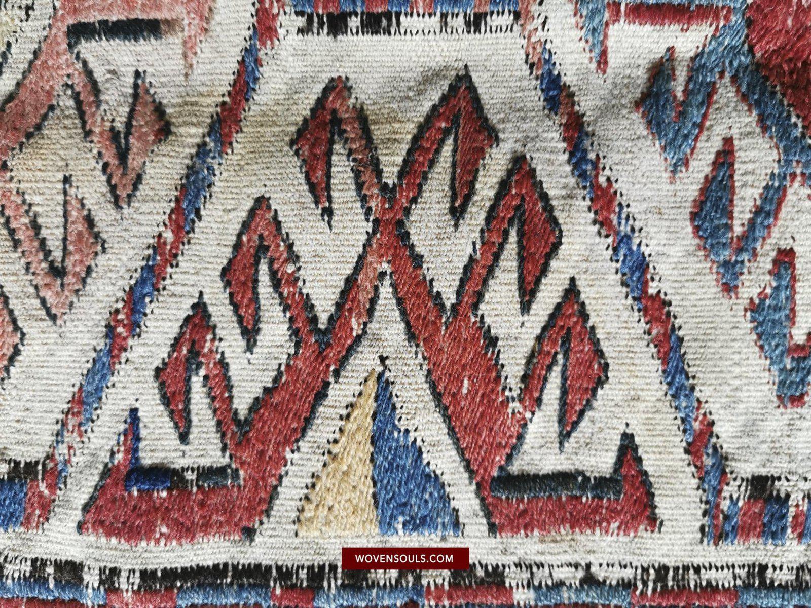 1401 Antiker kaukasischer weißer Feld-Sumach-Sumach-Sumach-Teppich-WOVENSOULS-Antike-Vintage-Textilien-Kunst-Dekor