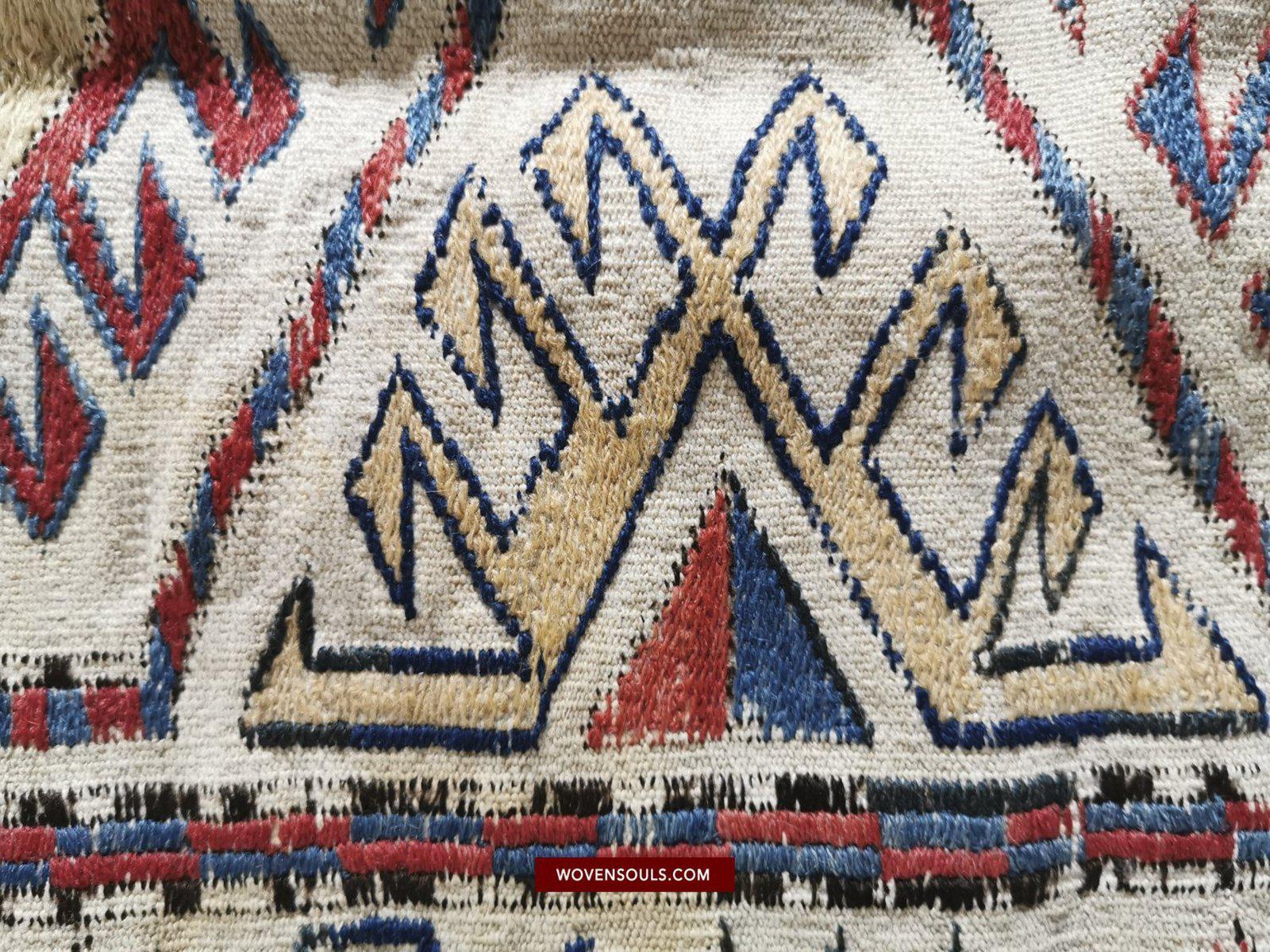 1401 Antiker kaukasischer weißer Feld-Sumach-Sumach-Sumach-Teppich-WOVENSOULS-Antike-Vintage-Textilien-Kunst-Dekor