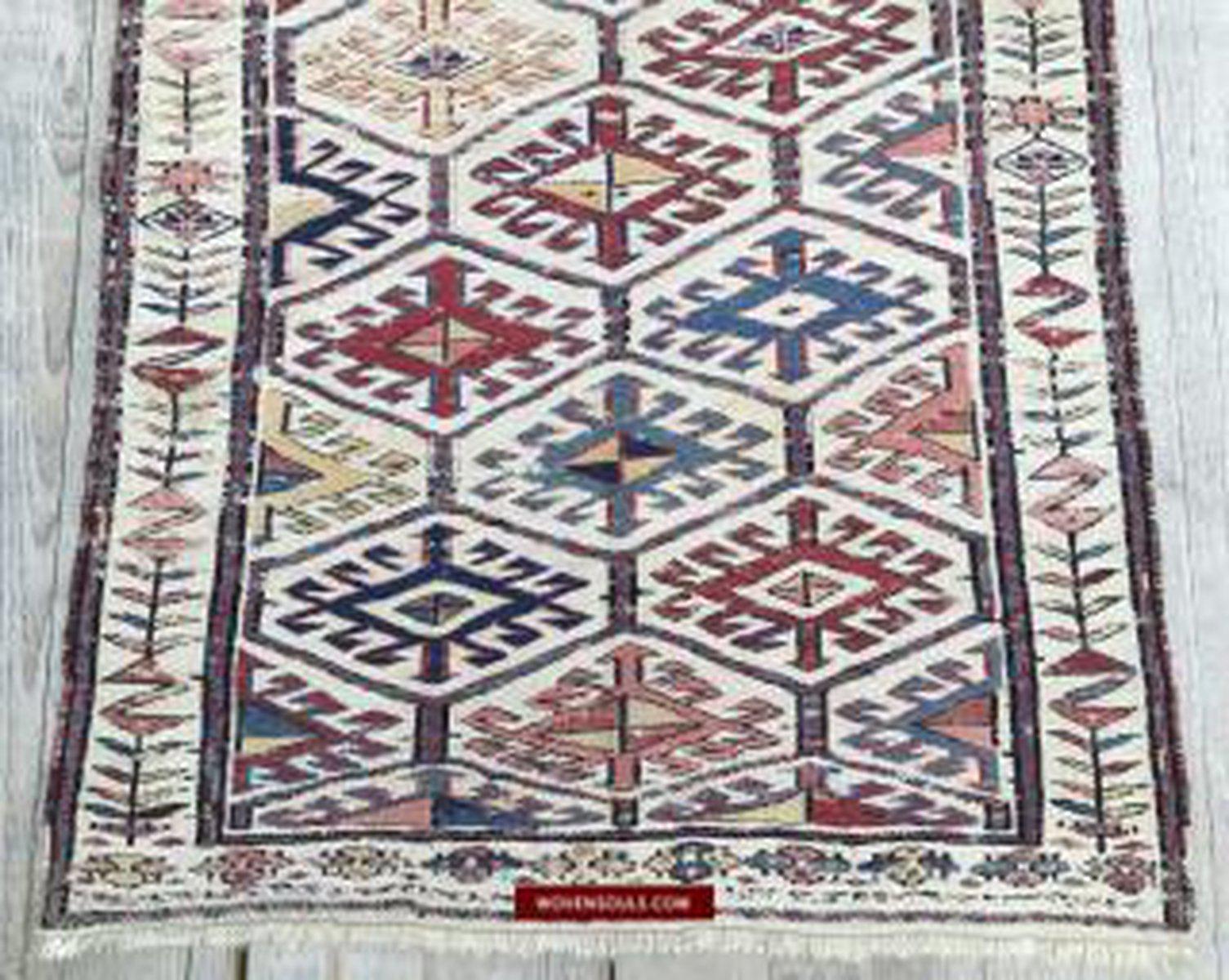 1401 Antiker kaukasischer weißer Feld-Sumach-Sumach-Sumach-Teppich-WOVENSOULS-Antike-Vintage-Textilien-Kunst-Dekor