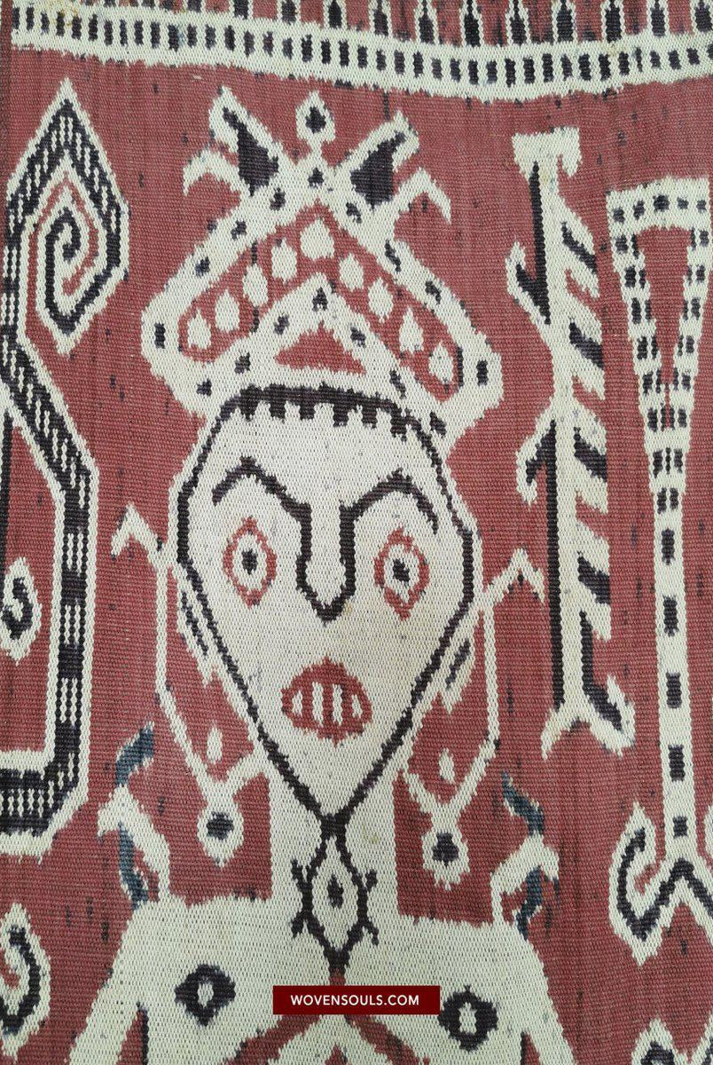 1449 Antikes Iban Ikat Pua Kumbu gewebtes Textil mit menschlichen Figuren aus Sarawak-WOVENSOULS-Antike-Vintage-Textilien-Kunst-Dekor
