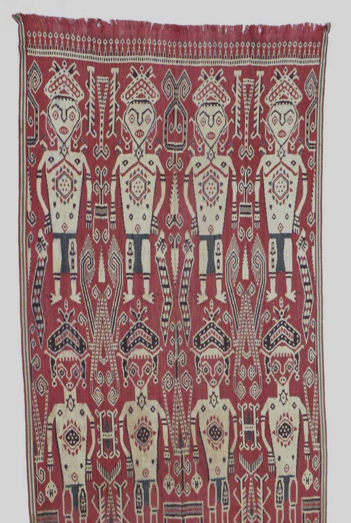 1449 Antikes Iban Ikat Pua Kumbu gewebtes Textil mit menschlichen Figuren aus Sarawak-WOVENSOULS-Antike-Vintage-Textilien-Kunst-Dekor