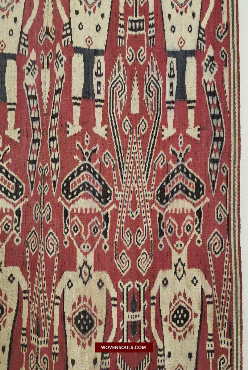 1449 Antikes Iban Ikat Pua Kumbu gewebtes Textil mit menschlichen Figuren aus Sarawak-WOVENSOULS-Antike-Vintage-Textilien-Kunst-Dekor
