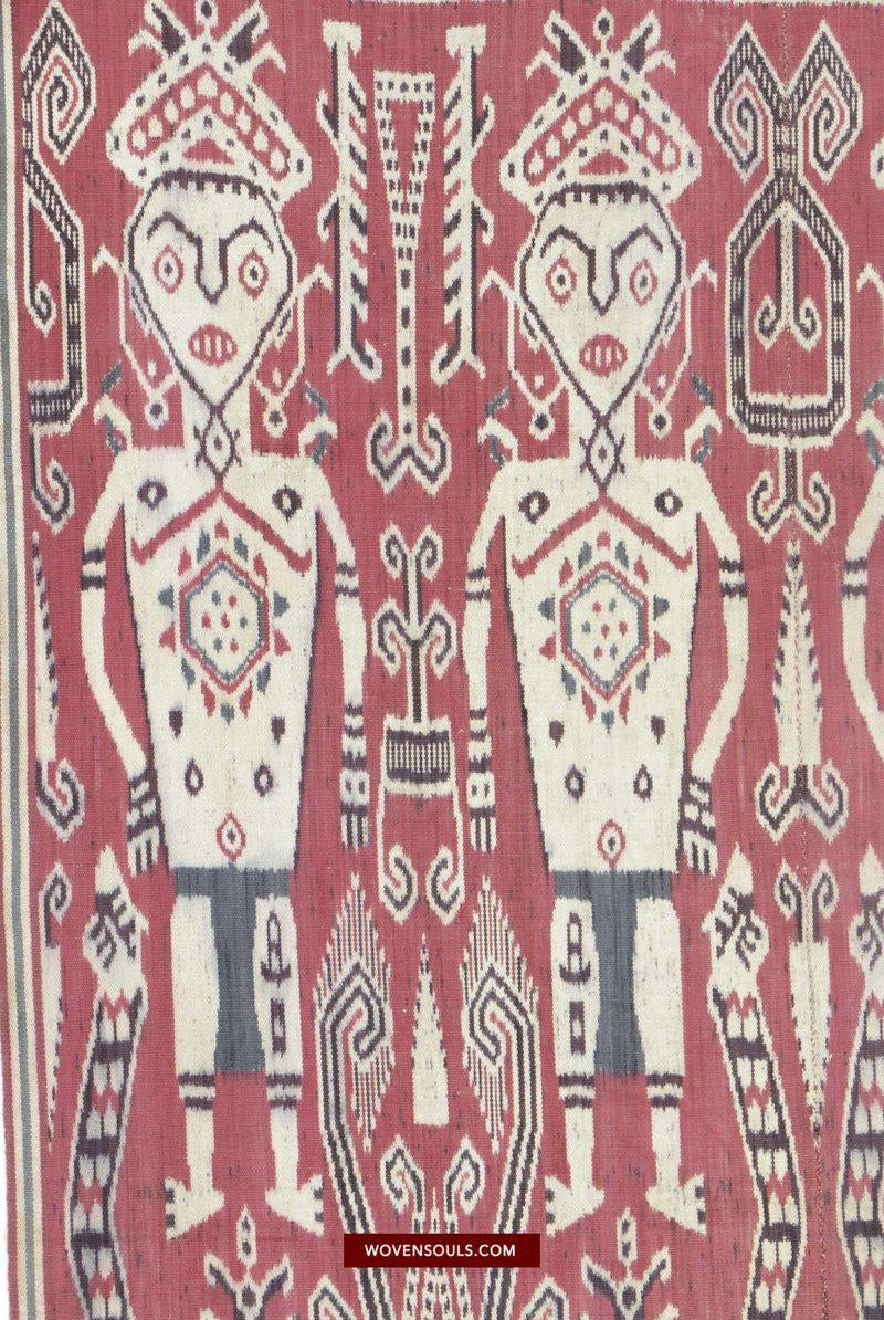 1449 Antikes Iban Ikat Pua Kumbu gewebtes Textil mit menschlichen Figuren aus Sarawak-WOVENSOULS-Antike-Vintage-Textilien-Kunst-Dekor