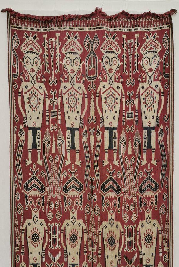 1449 Antikes Iban Ikat Pua Kumbu gewebtes Textil mit menschlichen Figuren aus Sarawak-WOVENSOULS-Antike-Vintage-Textilien-Kunst-Dekor