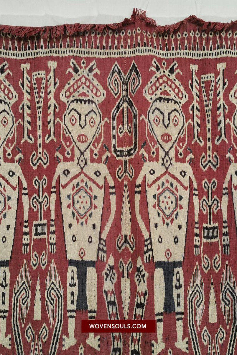 1449 Antikes Iban Ikat Pua Kumbu gewebtes Textil mit menschlichen Figuren aus Sarawak-WOVENSOULS-Antike-Vintage-Textilien-Kunst-Dekor