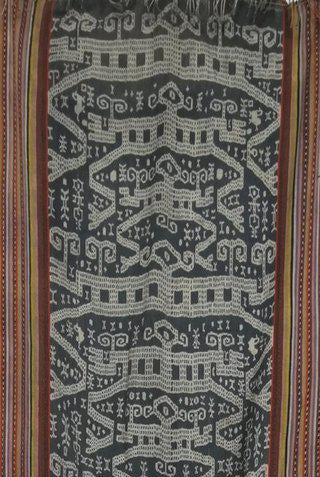 1451 Alter figurativer Ikat Timor mit anthropomorphen Figuren-WOVENSOULS-Antike-Vintage-Textilien-Kunst-Dekor