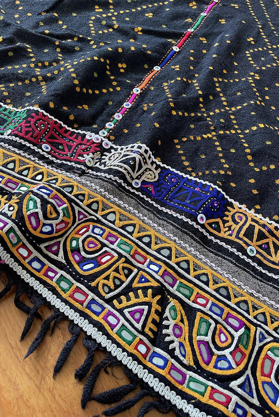 1628 Rabari Ludhi Wedding Shawl Tie-dye & Embroidery 11 florets-WOVENSOULS Antique Textiles & Art Gallery