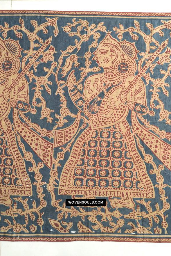1641 VENDUTO Grande panno cerimoniale del Gujarat con una fila di musiciste-WOVENSOULS Tessuti antichi e Galleria d'arte