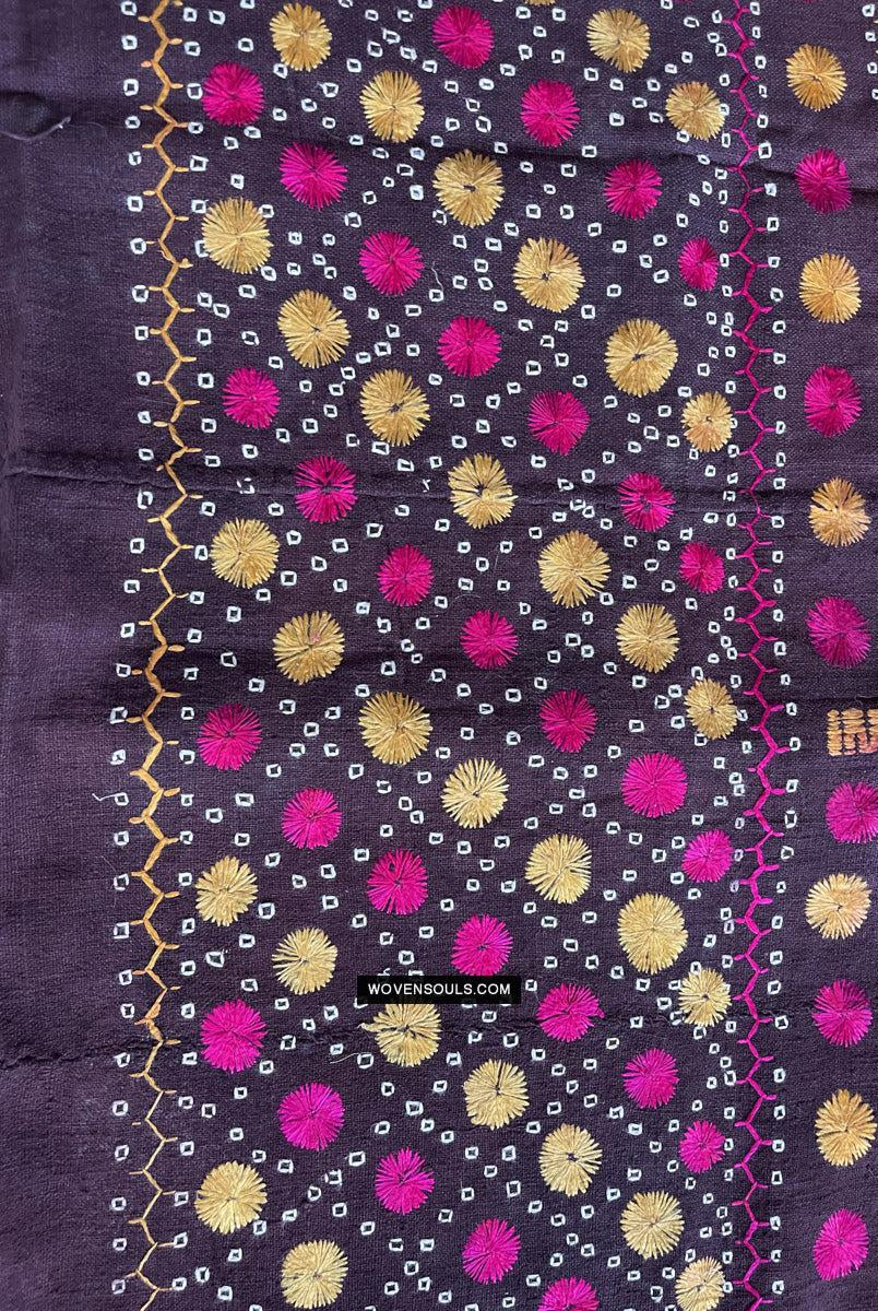 1674 Seltener Sainchi Phulkari Stickereitextilien aus Punjab-WOVENSOULS Galerie für antike Textilien und Kunst