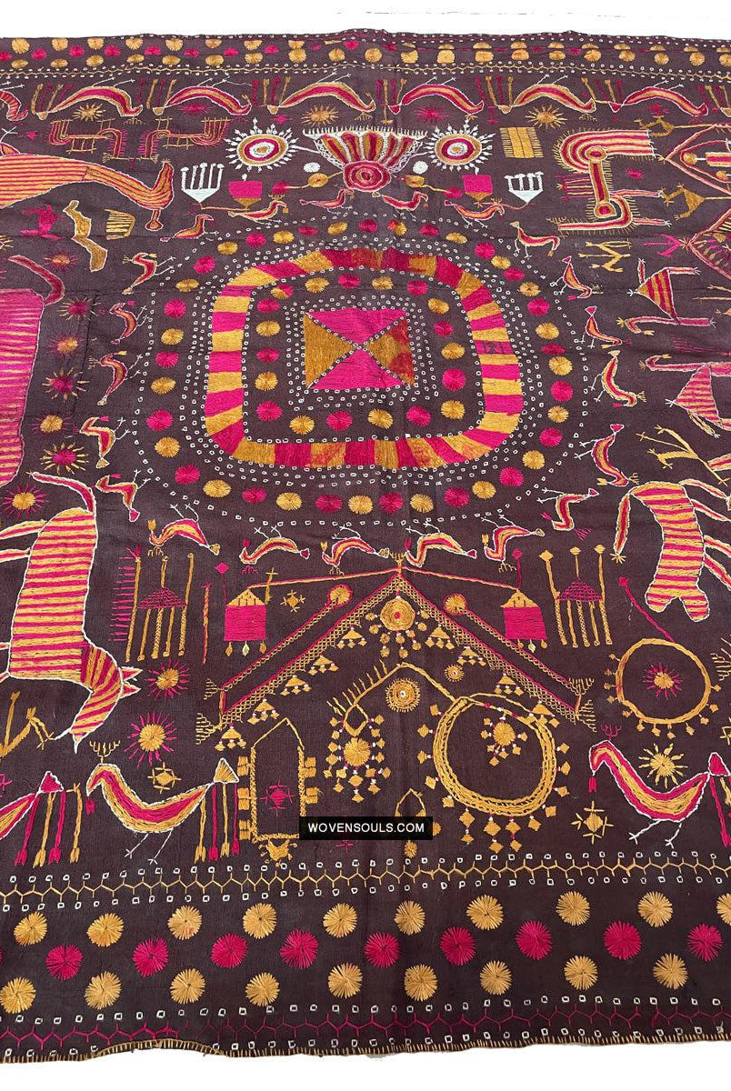 1674 Seltener Sainchi Phulkari Stickereitextilien aus Punjab-WOVENSOULS Galerie für antike Textilien und Kunst