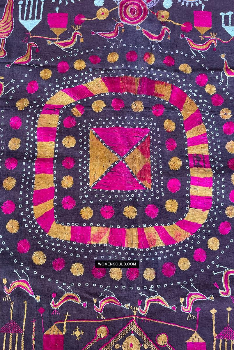 1674 Seltener Sainchi Phulkari Stickereitextilien aus Punjab-WOVENSOULS Galerie für antike Textilien und Kunst