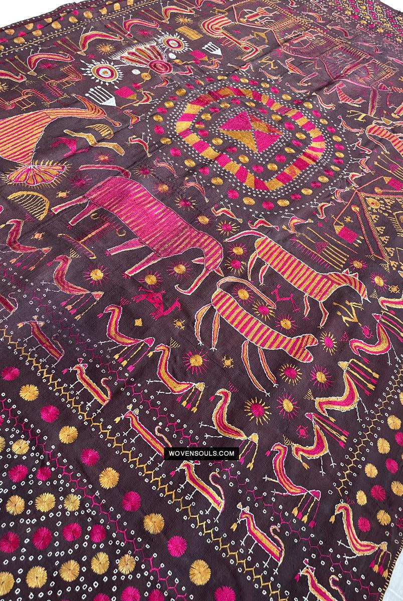 1674 Seltener Sainchi Phulkari Stickereitextilien aus Punjab-WOVENSOULS Galerie für antike Textilien und Kunst