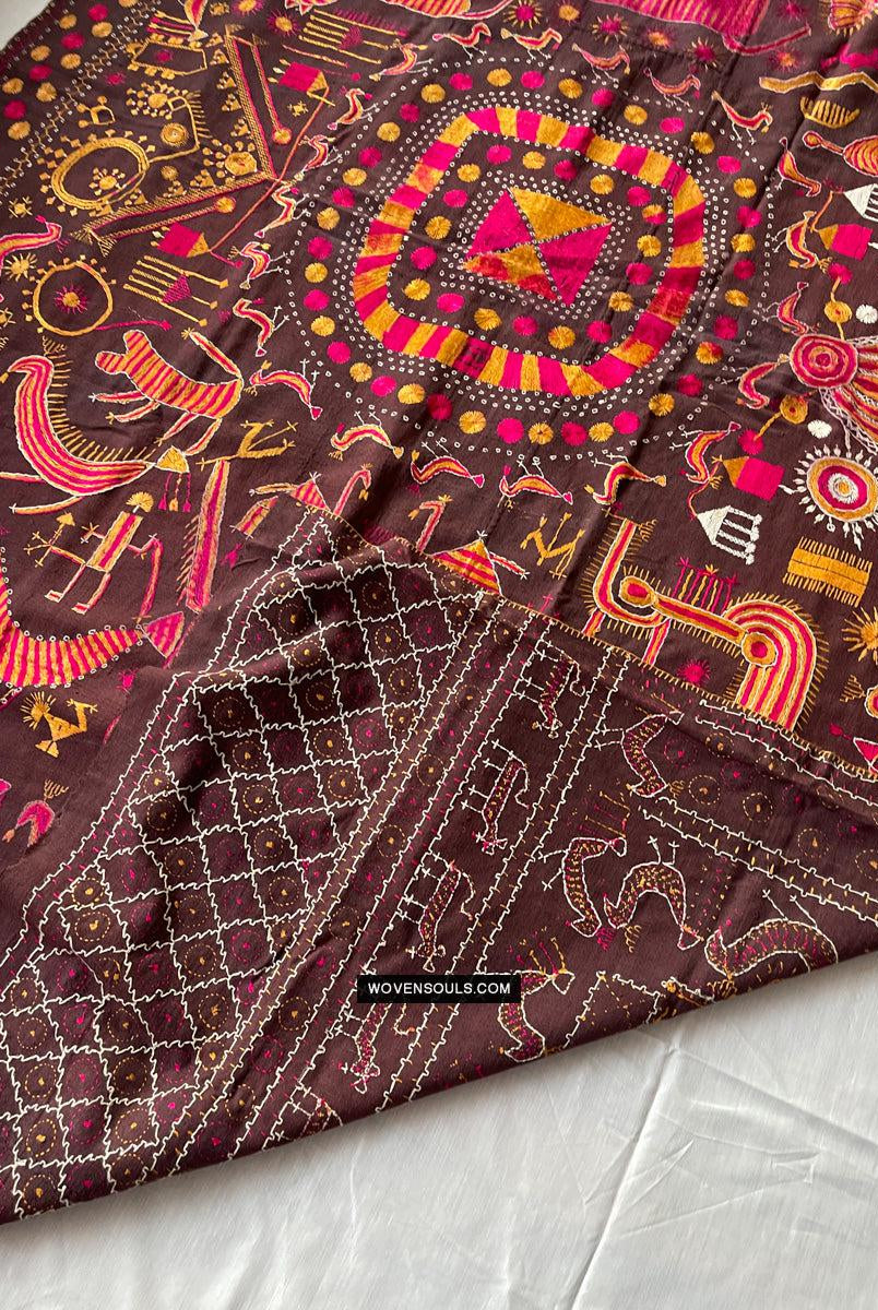 1674 Seltener Sainchi Phulkari Stickereitextilien aus Punjab-WOVENSOULS Galerie für antike Textilien und Kunst