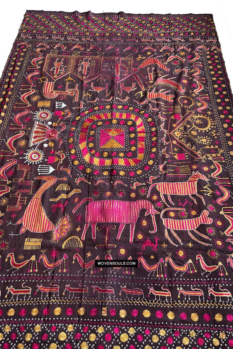 1674 Seltener Sainchi Phulkari Stickereitextilien aus Punjab-WOVENSOULS Galerie für antike Textilien und Kunst