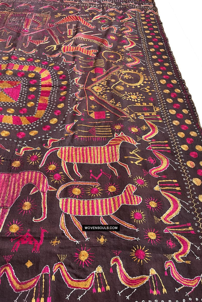 1674 Seltener Sainchi Phulkari Stickereitextilien aus Punjab-WOVENSOULS Galerie für antike Textilien und Kunst