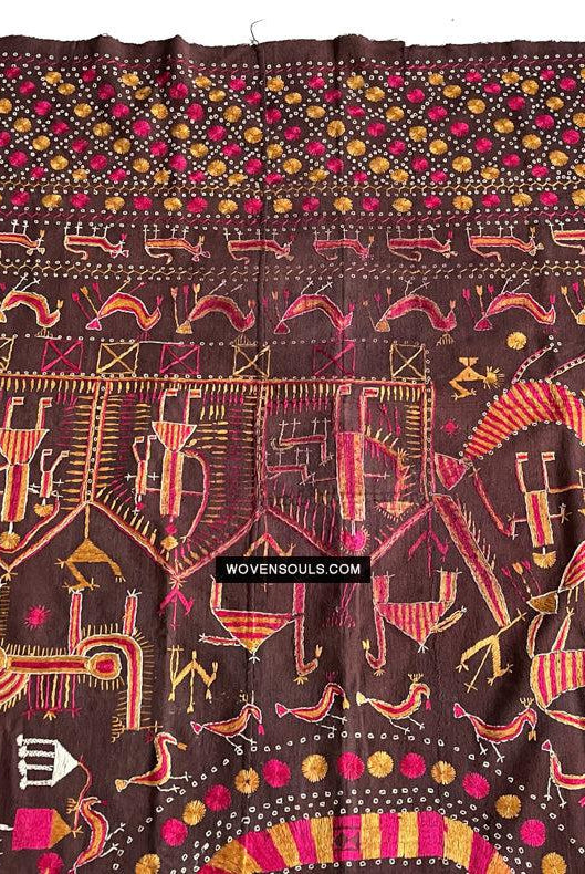 1674 Seltener Sainchi Phulkari Stickereitextilien aus Punjab-WOVENSOULS Galerie für antike Textilien und Kunst