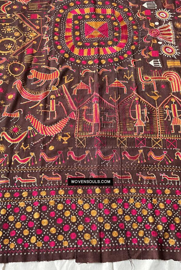 1674 Seltener Sainchi Phulkari Stickereitextilien aus Punjab-WOVENSOULS Galerie für antike Textilien und Kunst