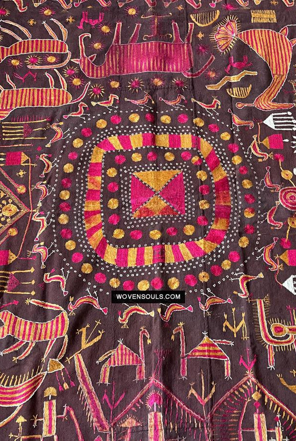 1674 Seltener Sainchi Phulkari Stickereitextilien aus Punjab-WOVENSOULS Galerie für antike Textilien und Kunst