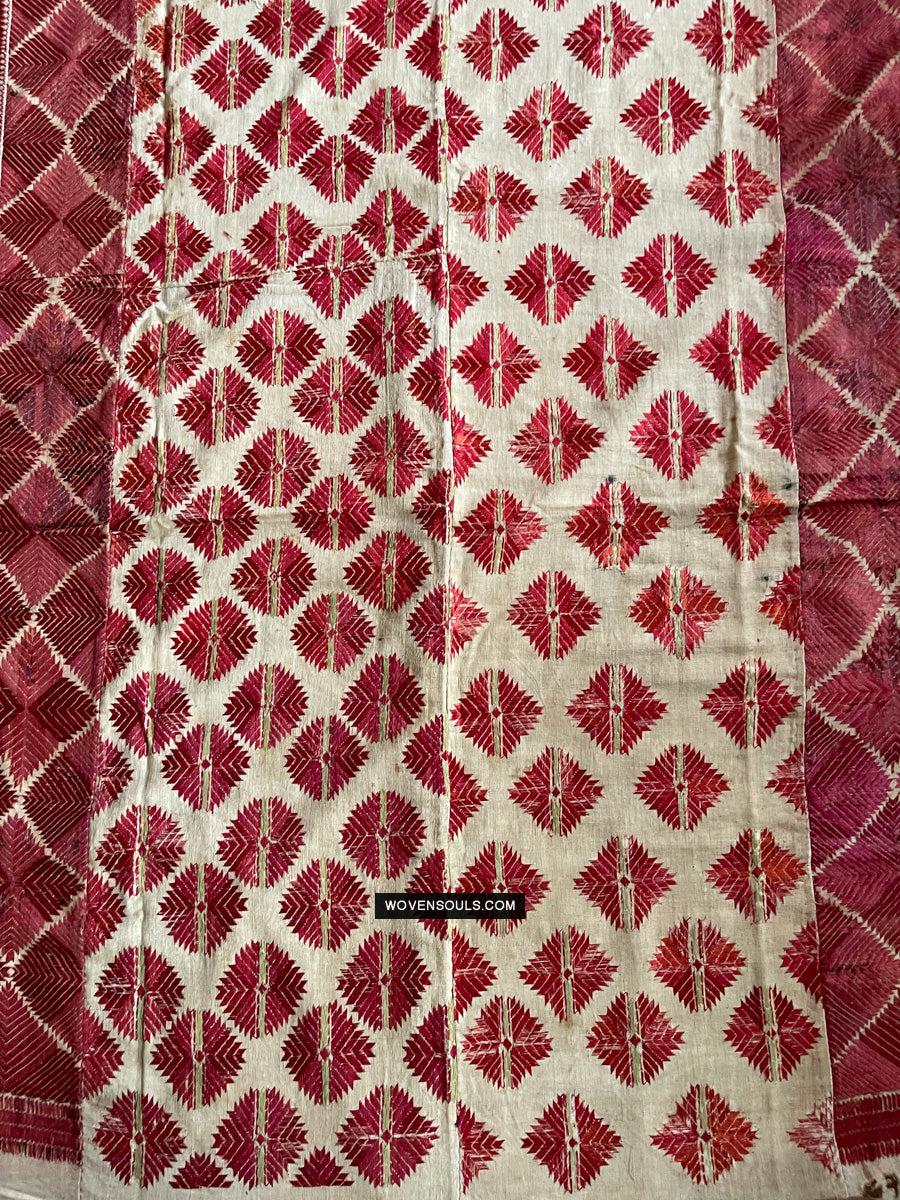 1675 Gorgeous Red & WHite Phulkari Floral Thirma with Borders-WOVENSOULS Antique Textiles & Art Gallery