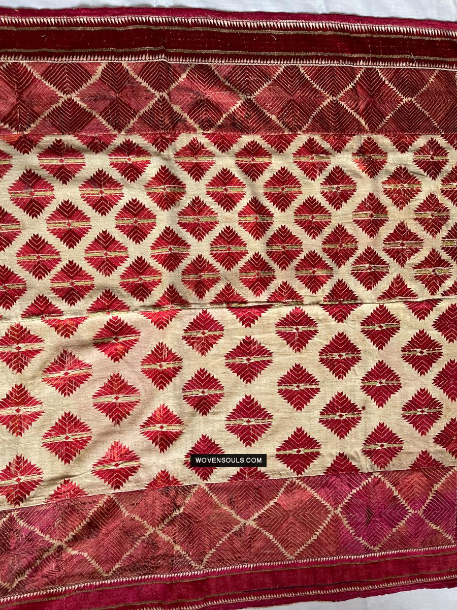 1675 Gorgeous Red & WHite Phulkari Floral Thirma with Borders-WOVENSOULS Antique Textiles & Art Gallery