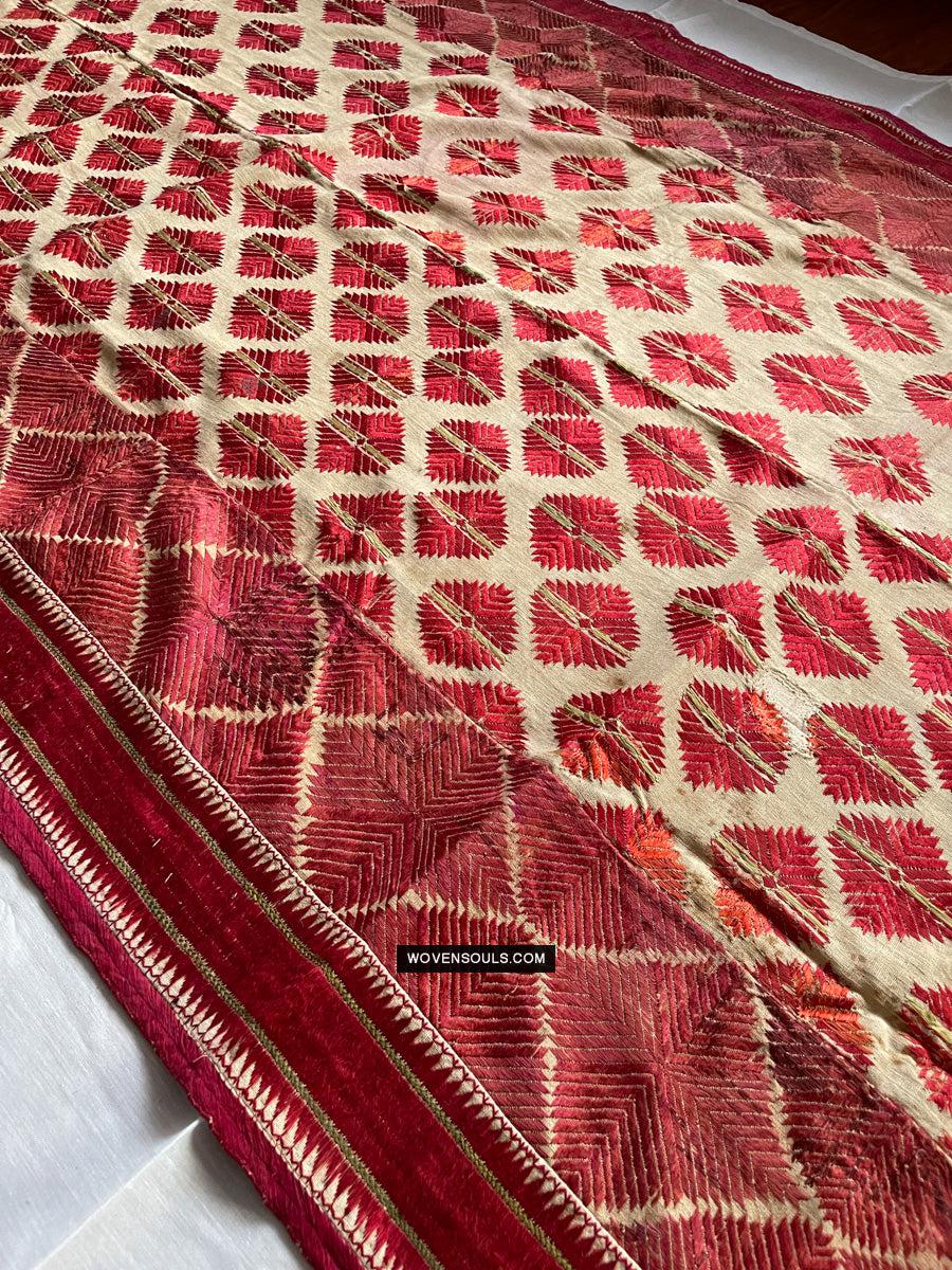 1675 Gorgeous Red & WHite Phulkari Floral Thirma with Borders-WOVENSOULS Antique Textiles & Art Gallery
