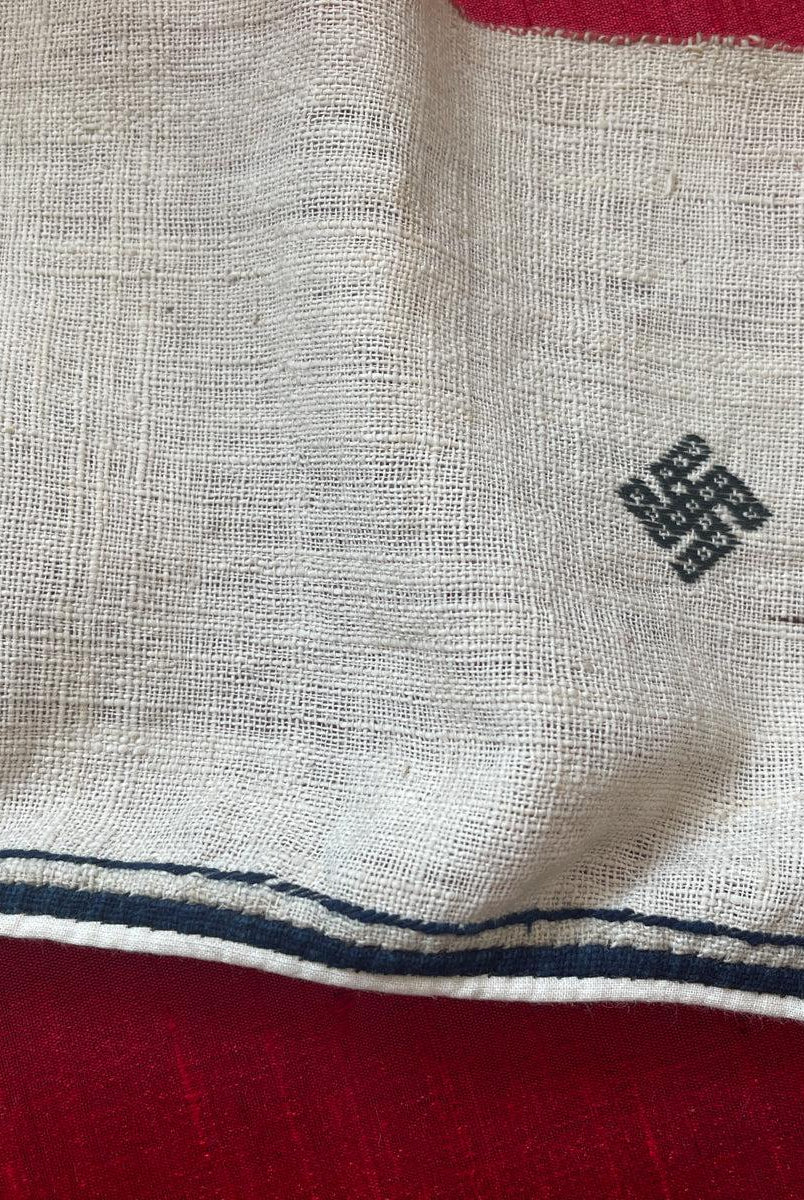 1744 Vintage Weiße Hose Yao Tribal Stickerei Textilkunst - Hosenmanschetten-WOVENSOULS Galerie für antike Textilien und Kunst