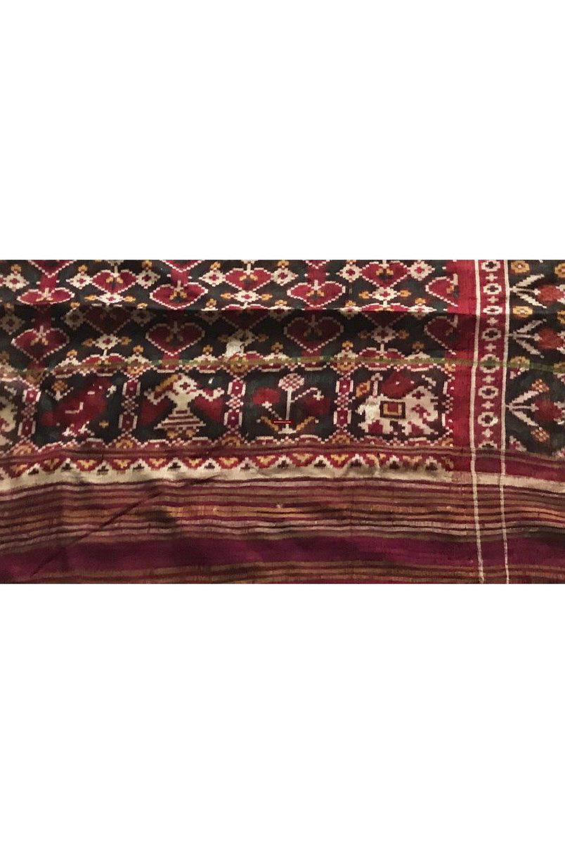 196 VERKAUFT - SELTENES altes Weber-Erbstück Patan Patola Doppel-Ikat-Sari-Fragment mit Zari-WOVENSOULS-Antike-Vintage-Textilien-Kunst-Dekor