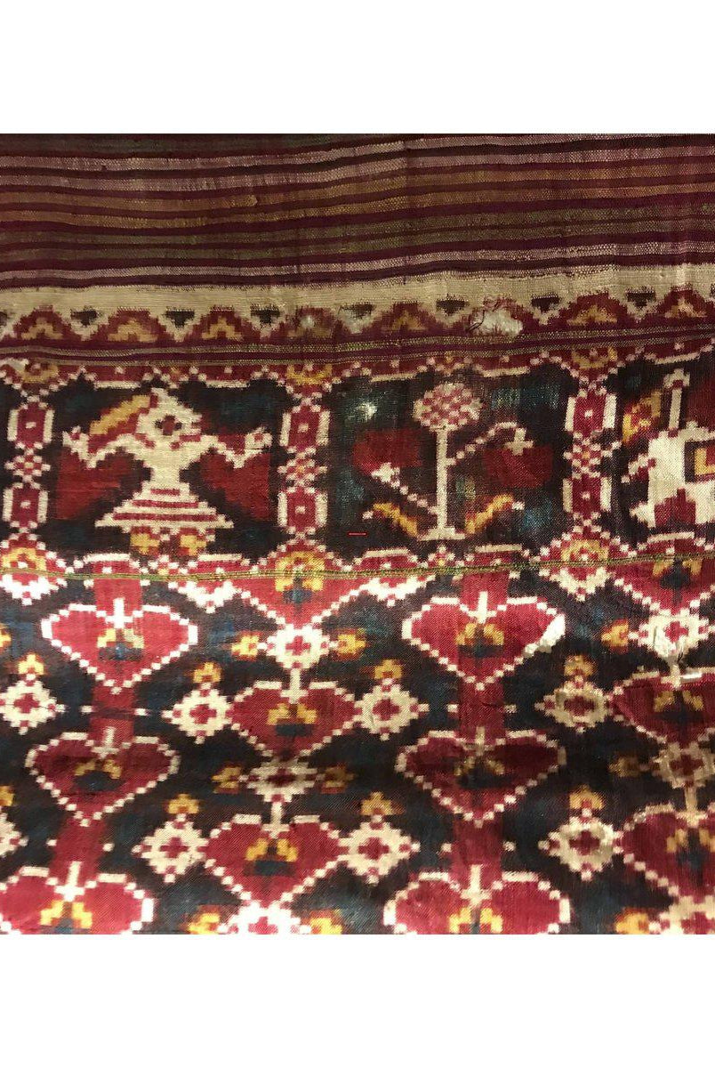 196 VERKAUFT - SELTENES altes Weber-Erbstück Patan Patola Doppel-Ikat-Sari-Fragment mit Zari-WOVENSOULS-Antike-Vintage-Textilien-Kunst-Dekor