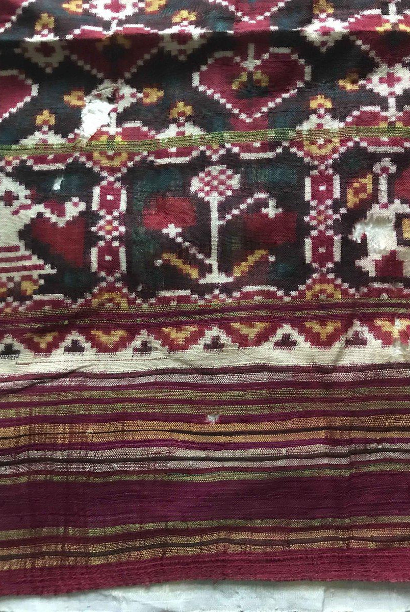 196 VERKAUFT - SELTENES altes Weber-Erbstück Patan Patola Doppel-Ikat-Sari-Fragment mit Zari-WOVENSOULS-Antike-Vintage-Textilien-Kunst-Dekor