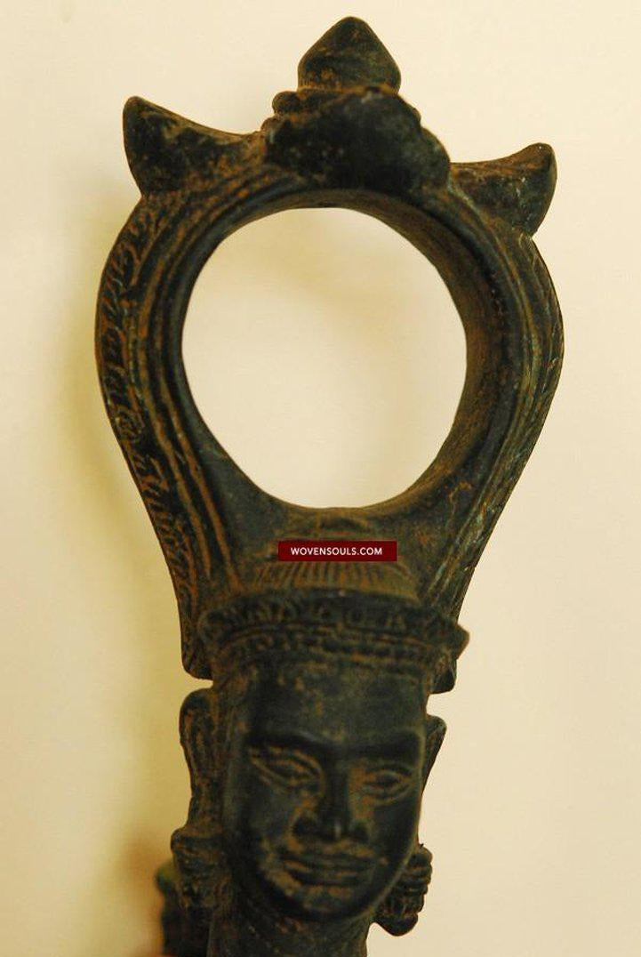 267 VENDU - Support Palanquin Antique Khmer Bronze-WOVENSOULS-Antique-Vintage-Textiles-Art-Décor