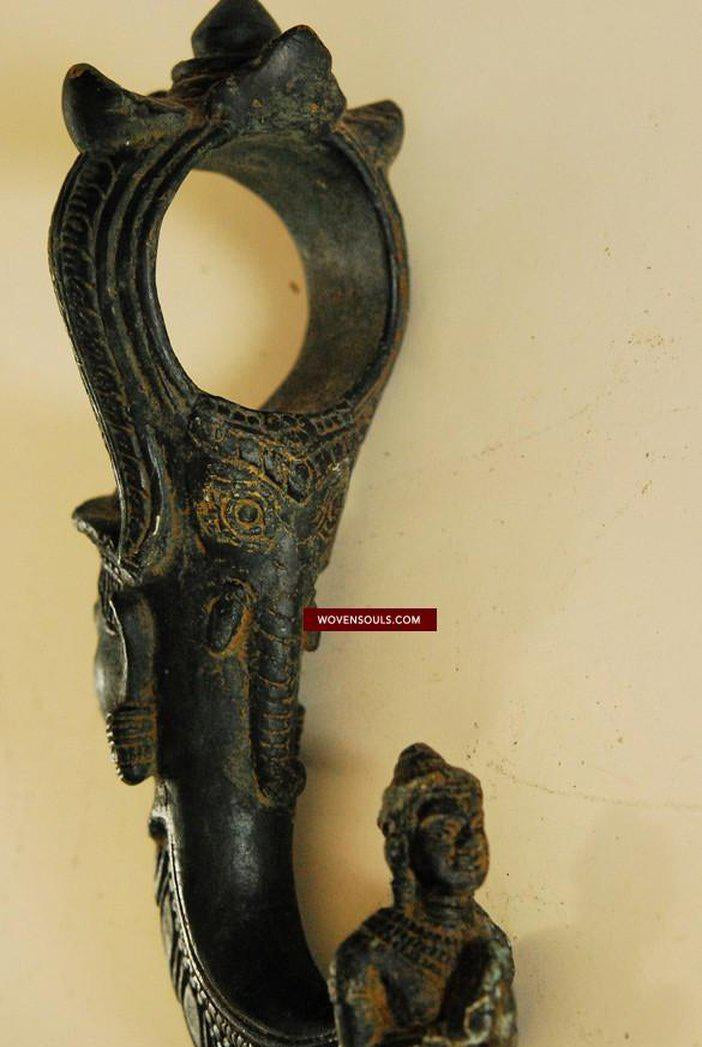 267 VENDU - Support Palanquin Antique Khmer Bronze-WOVENSOULS-Antique-Vintage-Textiles-Art-Décor