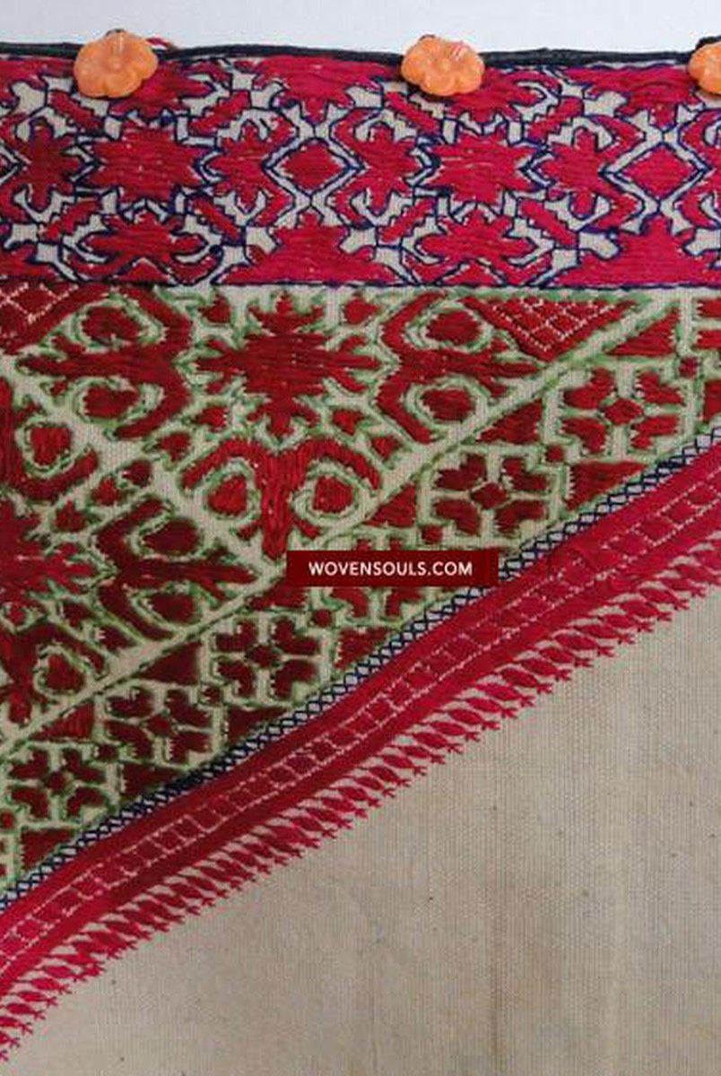 647 Antique Swat Valley Textile-taie d'oreiller de dot de broderie de soie-WOVENSOULS-Antique-Vintage-Textiles-Art-Décor