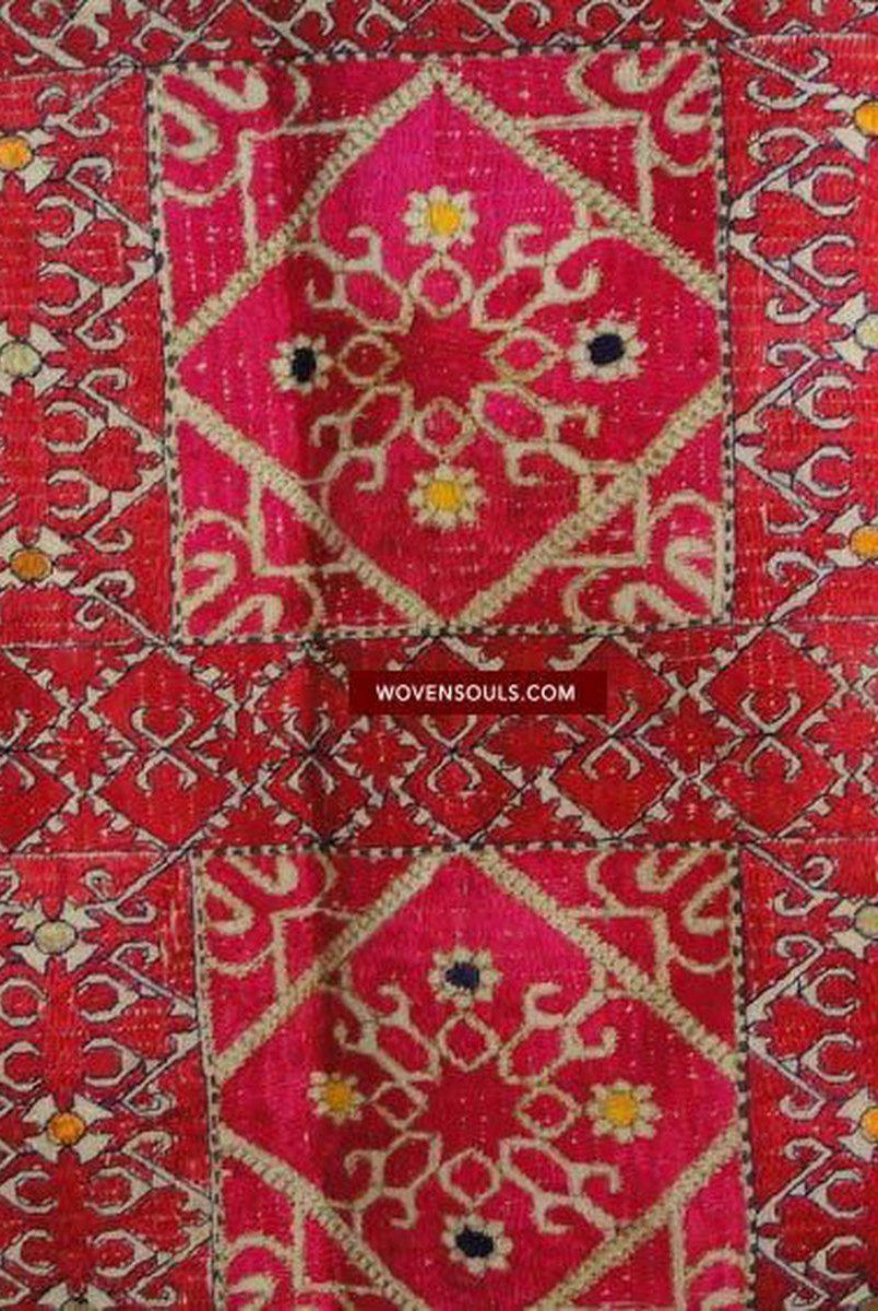 648 Antique Swat Valley Textile - Taie d'oreiller en soie brodée - Qualité musée -WOVENSOULS-Antique-Vintage-Textiles-Art-Décor
