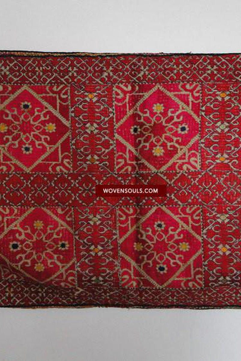 648 Antique Swat Valley Textile - Taie d'oreiller en soie brodée - Qualité musée -WOVENSOULS-Antique-Vintage-Textiles-Art-Décor
