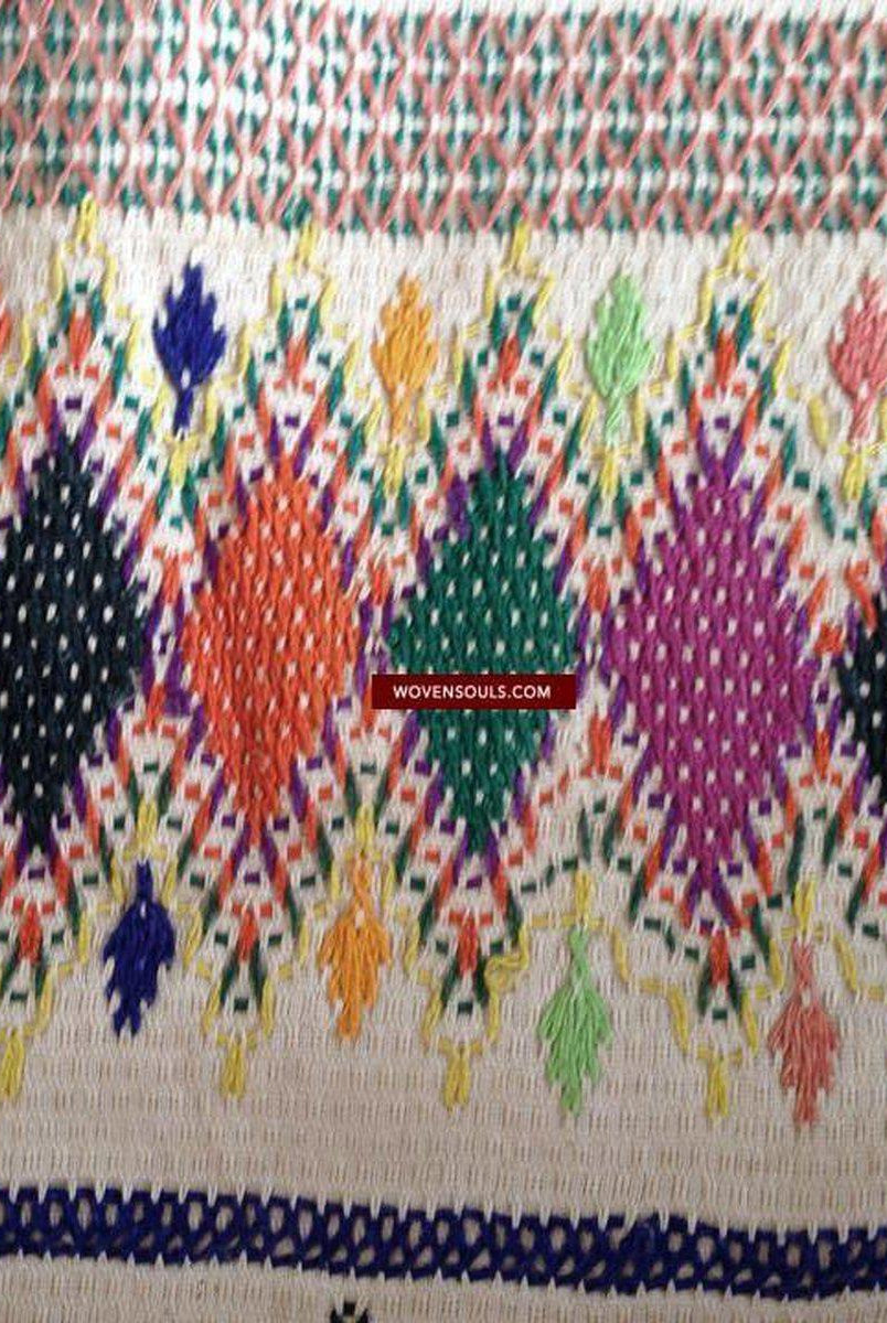 710 vintage Dharaniyo Dhaniyo Textile Brodé Superbes Motifs Rustiques WOVENSOULS Textiles anciens et galerie d'art