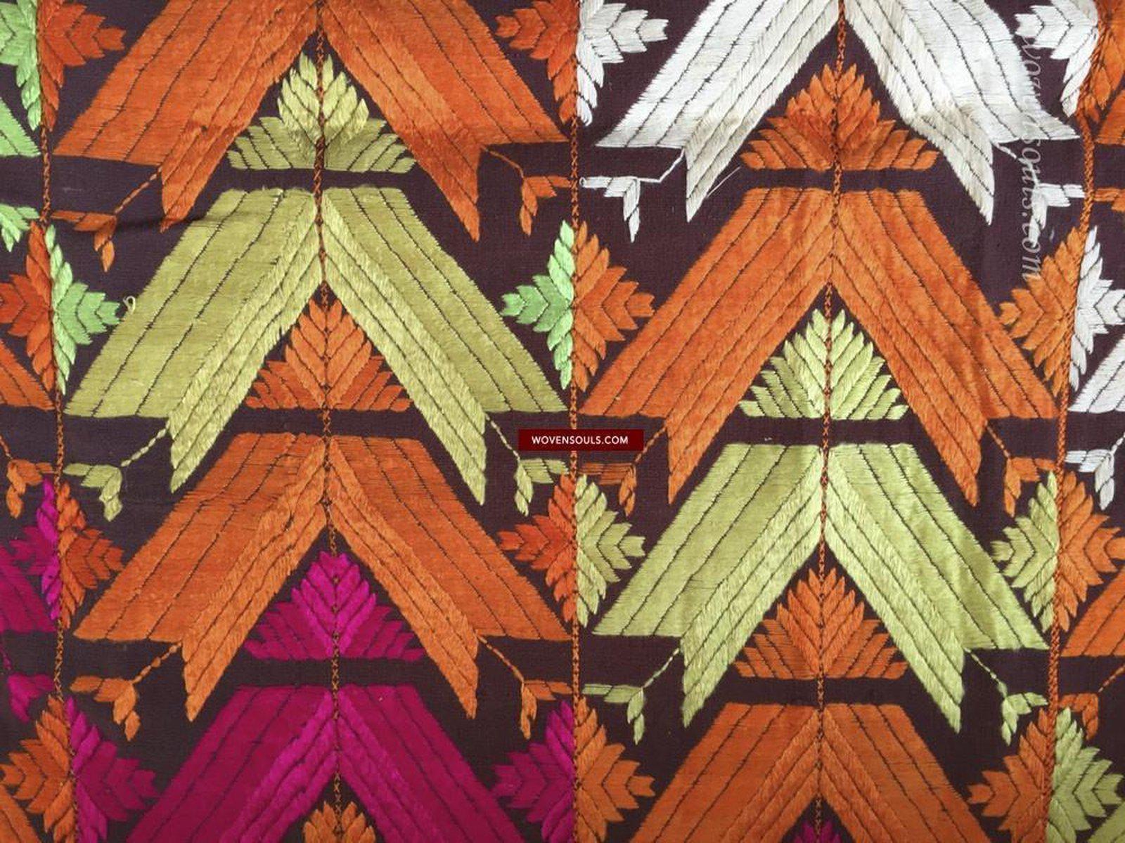 818 Bagh Phulkari Textile with Makkai Motif-WOVENSOULS-Antique-Vintage-Textiles-Art-Decor