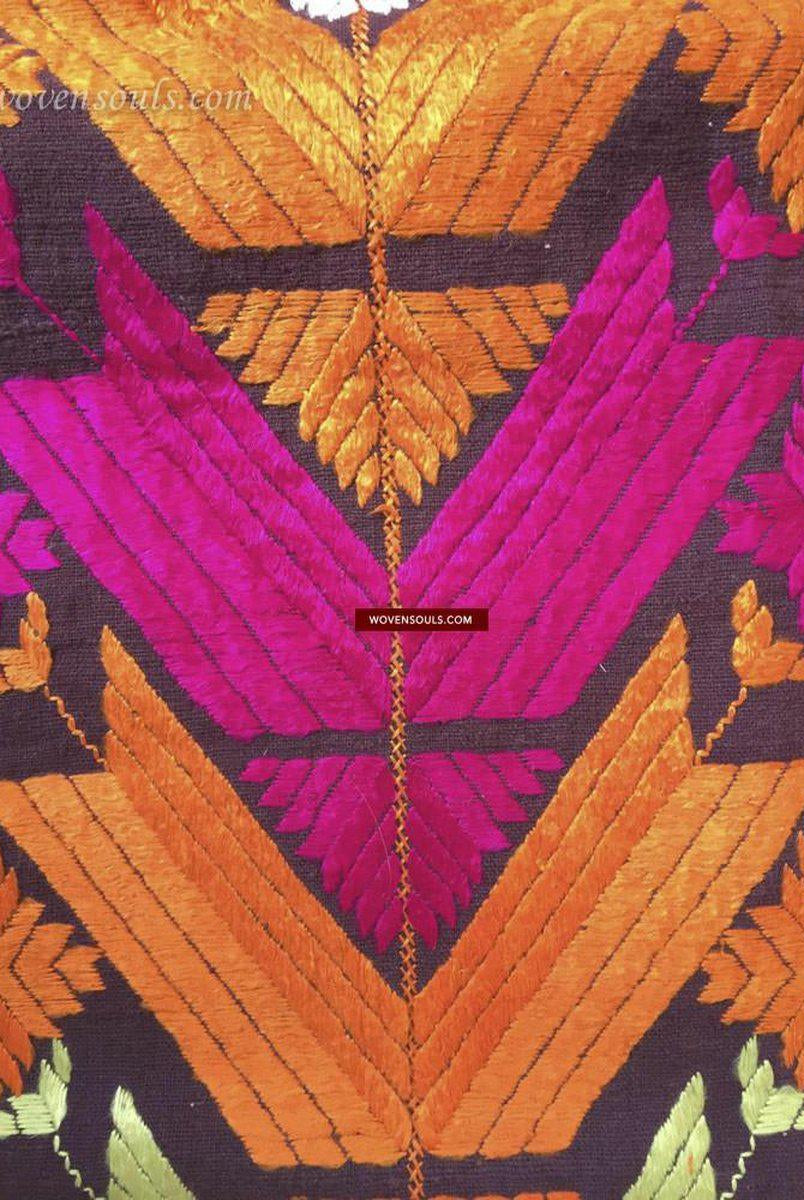 818 Bagh Phulkari Textile with Makkai Motif-WOVENSOULS-Antique-Vintage-Textiles-Art-Decor