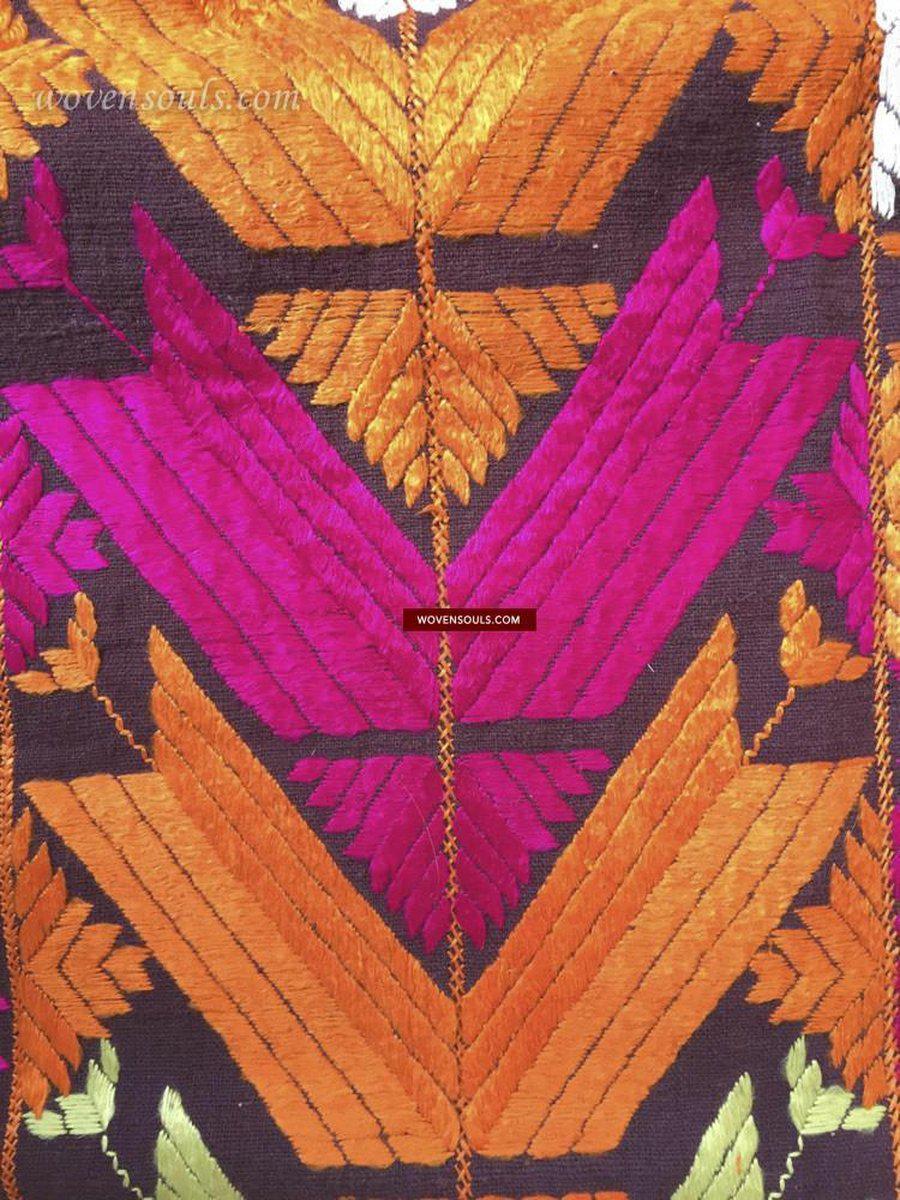 818 Bagh Phulkari Textile with Makkai Motif-WOVENSOULS-Antique-Vintage-Textiles-Art-Decor