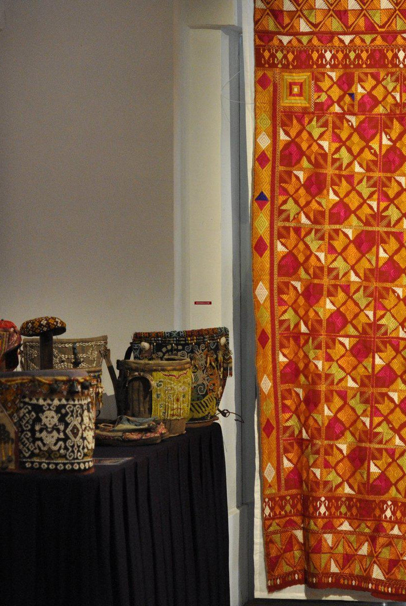 826 Phulkari Bagh mit hervorragendem Nazar Butti-WOVENSOULS-Antike-Vintage-Textilien-Kunst-Dekor