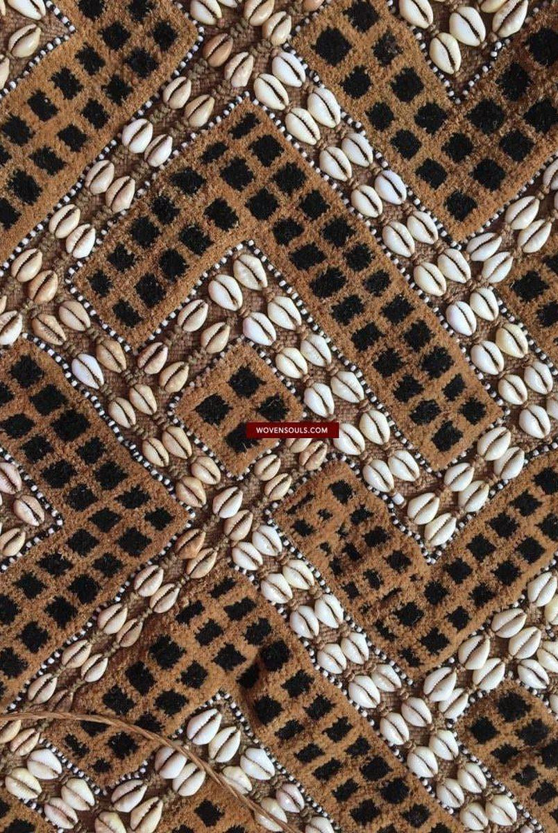 842 Seltene antike Kuba-Zeremonien-Raffia-Jacke mit Kauri-Muscheln-WOVENSOULS-Antike-Vintage-Textilien-Kunst-Dekor
