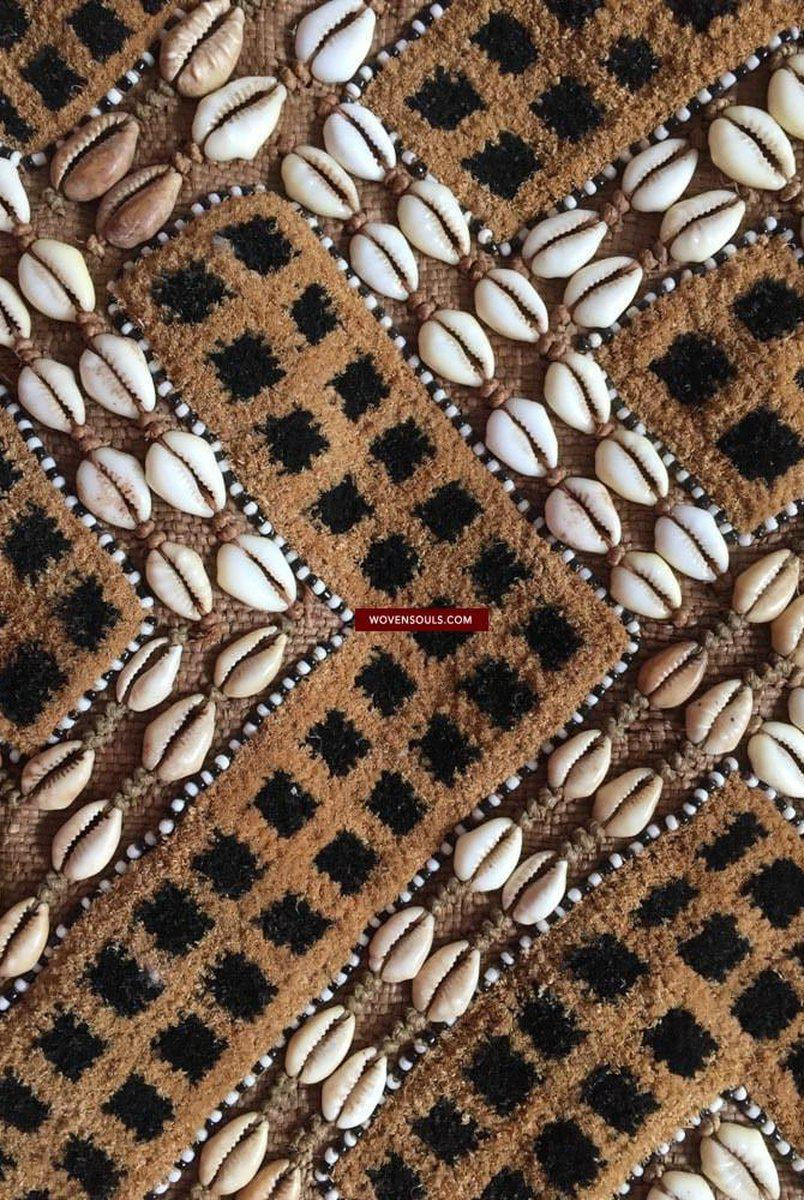 842 Seltene antike Kuba-Zeremonien-Raffia-Jacke mit Kauri-Muscheln-WOVENSOULS-Antike-Vintage-Textilien-Kunst-Dekor