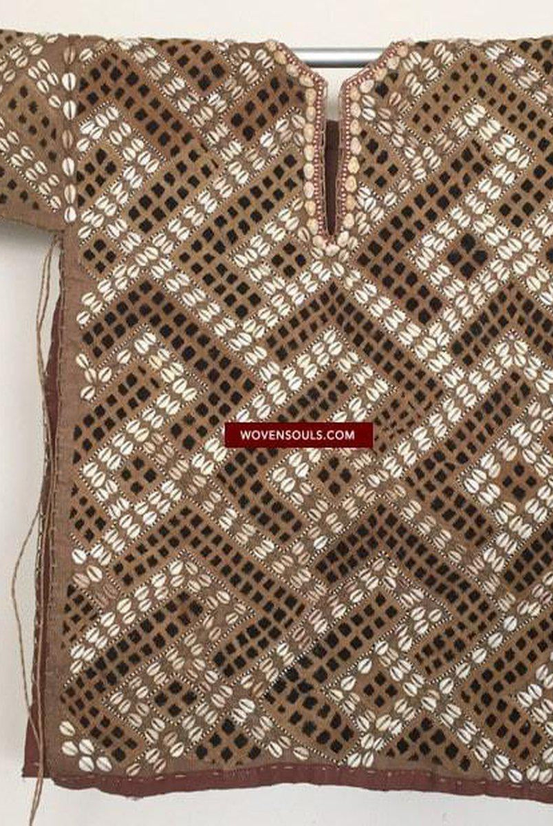 842 Seltene antike Kuba-Zeremonien-Raffia-Jacke mit Kauri-Muscheln-WOVENSOULS-Antike-Vintage-Textilien-Kunst-Dekor
