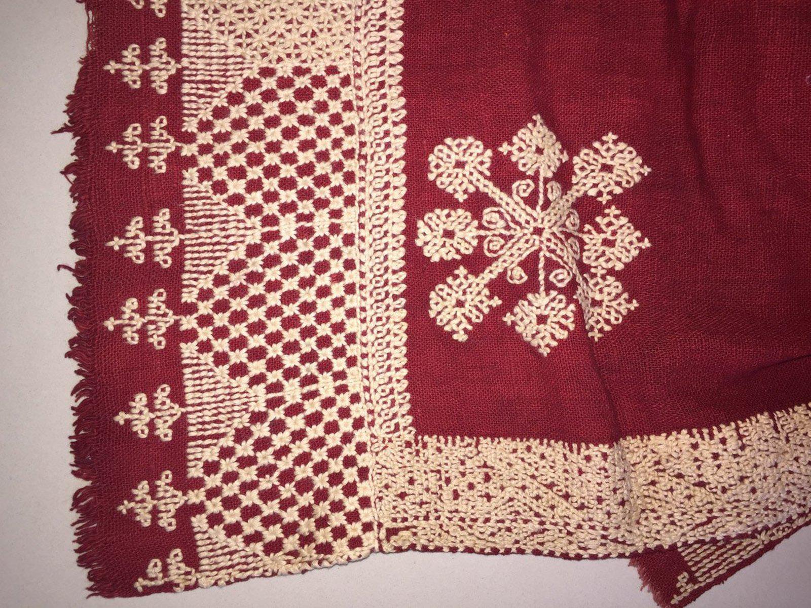 851 Vecchio scialle ricamato a doppia faccia Rajasthan-WOVENSOULS-Arredamento artistico-tessile-vintage-antico